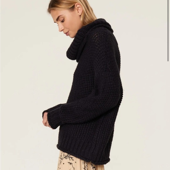 The Odells Slouch Turtleneck Sweater Navy Blue - Picture 2 of 5